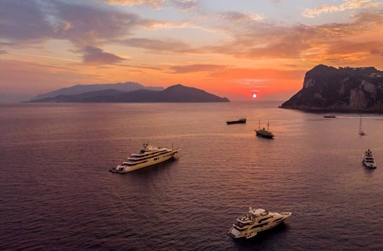 Colazione all'alba in Barca privata a Capri