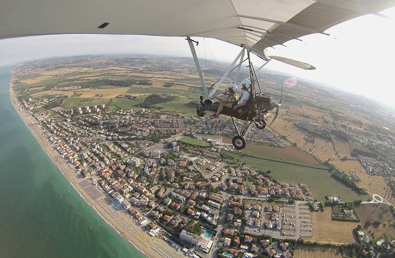 Volo in Deltaplano a Motore nelle Marche