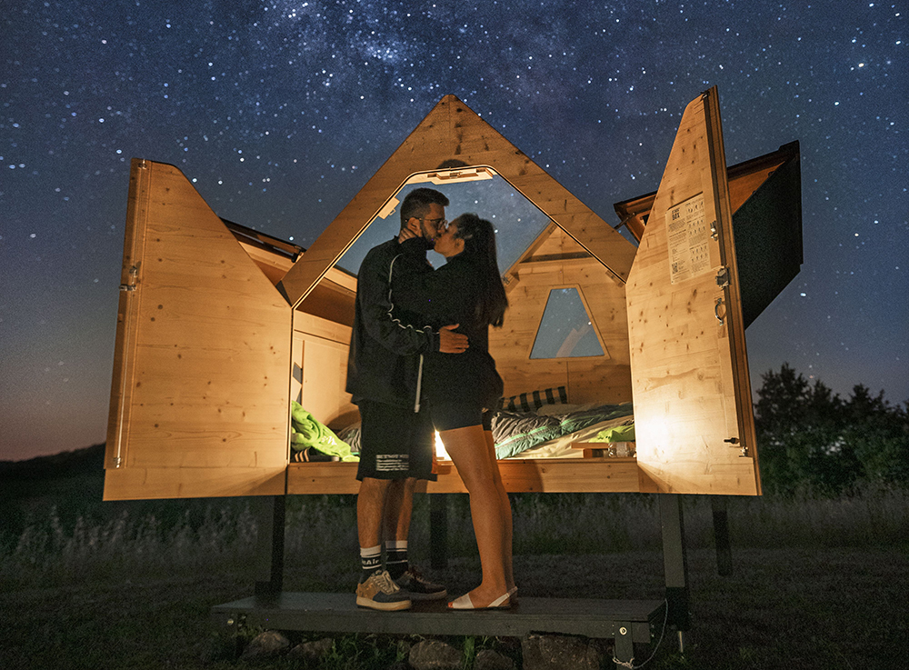 Dormire sotto le Stelle in Starsbox a Saturnia in Toscana