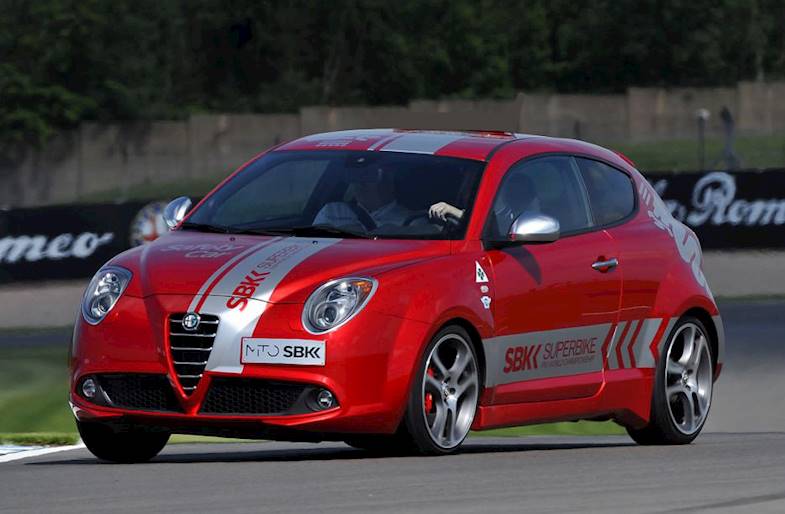 Giri in pista su Alfa Romeo MiTo a Milano