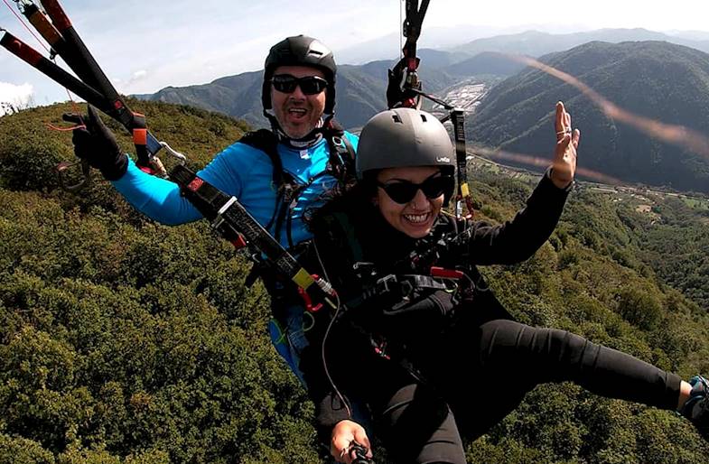 Volo in Parapendio dal Monte Pratomagno vicino Firenze 