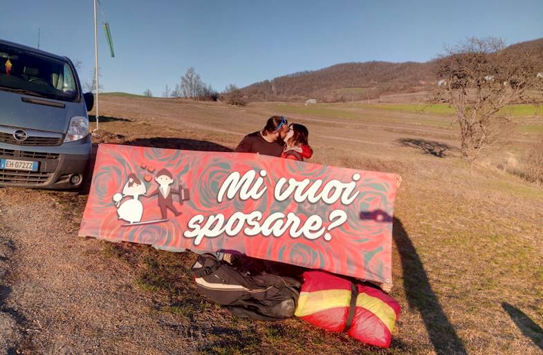 Proposta di matrimonio con il Parapendio a Savona