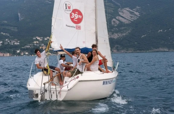 Barca a vela o Catamarano sul Lago di Garda