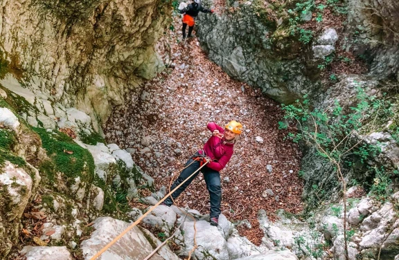 Canyoning asciutto nella Forra dei Corbezzoli