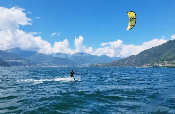 Corso di Kitesurf a Dervio sul Lago di Como