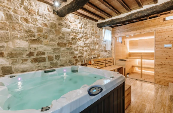 Day Spa e Degustazione di Vino nel Chianti vicino Siena
