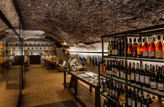 Degustazione di Vini e specialità locali nella Grotta di Testaccio a Roma