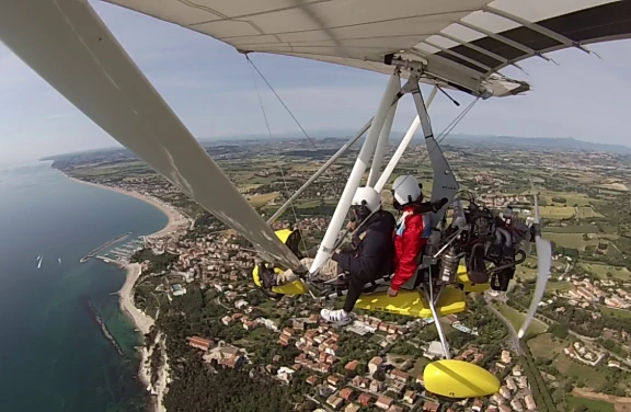 Deltaplano a Motore sul Conero nelle Marche