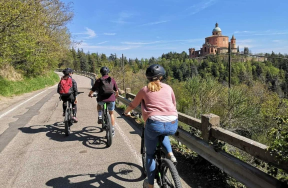 E-Bike Tour sui Colli Bolognesi con Degustazione