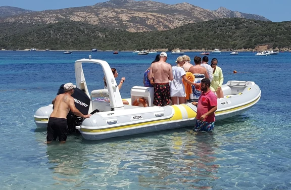 Escursione in Gommone a Chia in Sardegna