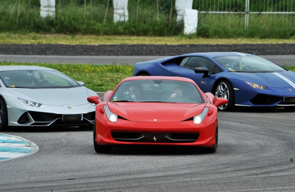 Giri in pista su Supercar a Ottobiano