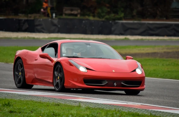 Giri in pista su Supercar a Pomposa