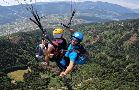 Parapendio sul Lago di Levico in Trentino