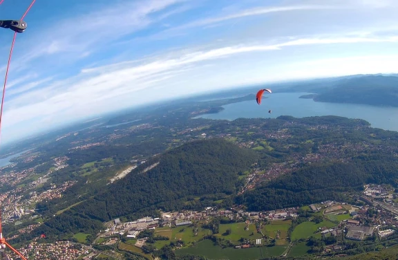 Parapendio sul Lago Maggiore a Laveno
