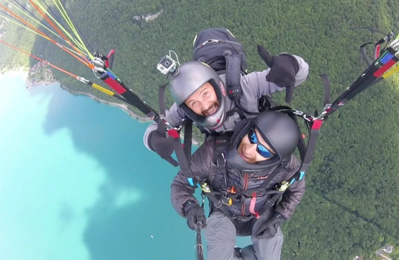 Parapendio sul mare a Bergeggi in Liguria