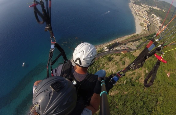 Parapendio sul mare a Pizzo Calabro