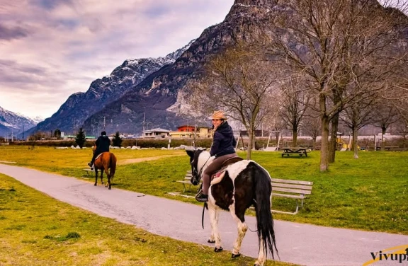 Passeggiata a Cavallo privata di Coppia al Lago di Novate Mezzola