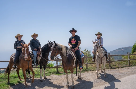 Passeggiata a Cavallo tra Sorrento e Costiera Amalfitana