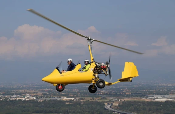 Pilotare un Autogiro vicino Torino