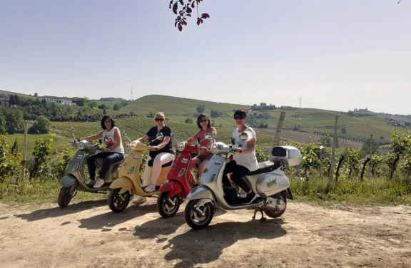 Tour del Barbaresco in Vespa con Degustazione in Cantina
