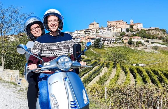 Tour del Barolo in Vespa con Degustazione in Cantina