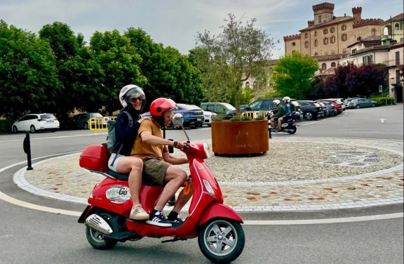 Tour del Nebbiolo in Vespa con Degustazione in Cantina