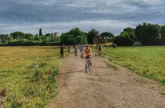 Tour in E-Bike a Roma con Yoga alla Caffarella