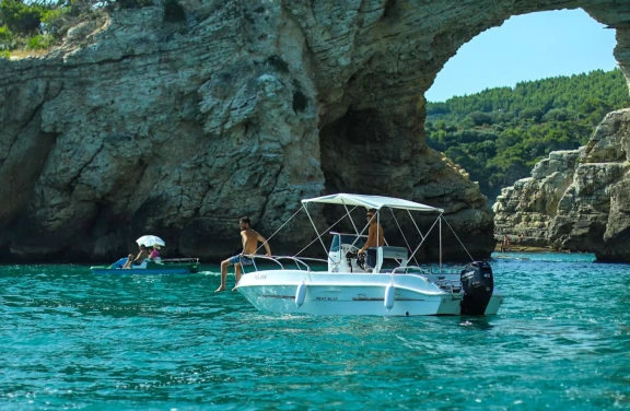 Tour Privato in Barca di 4 ore a Vieste