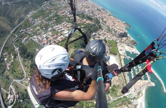 Volo in Parapendio a Capo Vaticano