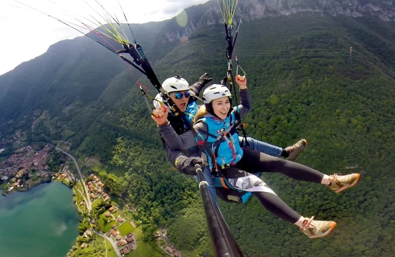 Volo in Parapendio sul Lago di Endine