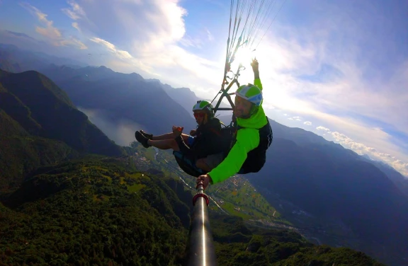 Volo in Parapendio sul Lago d'Idro