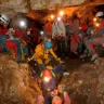 Speleologia nella Grotta dei Pozzi della Piana