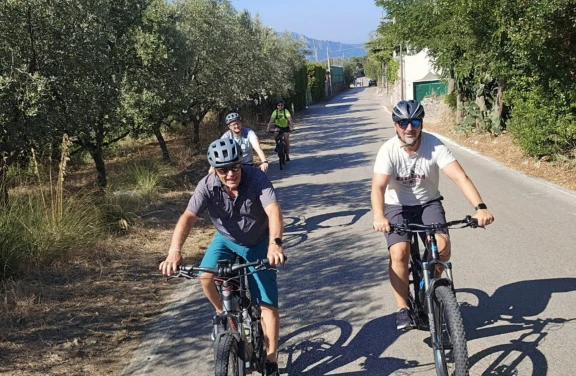 Tour in E-Bike nella Penisola Sorrentina con Visita in Acetaia