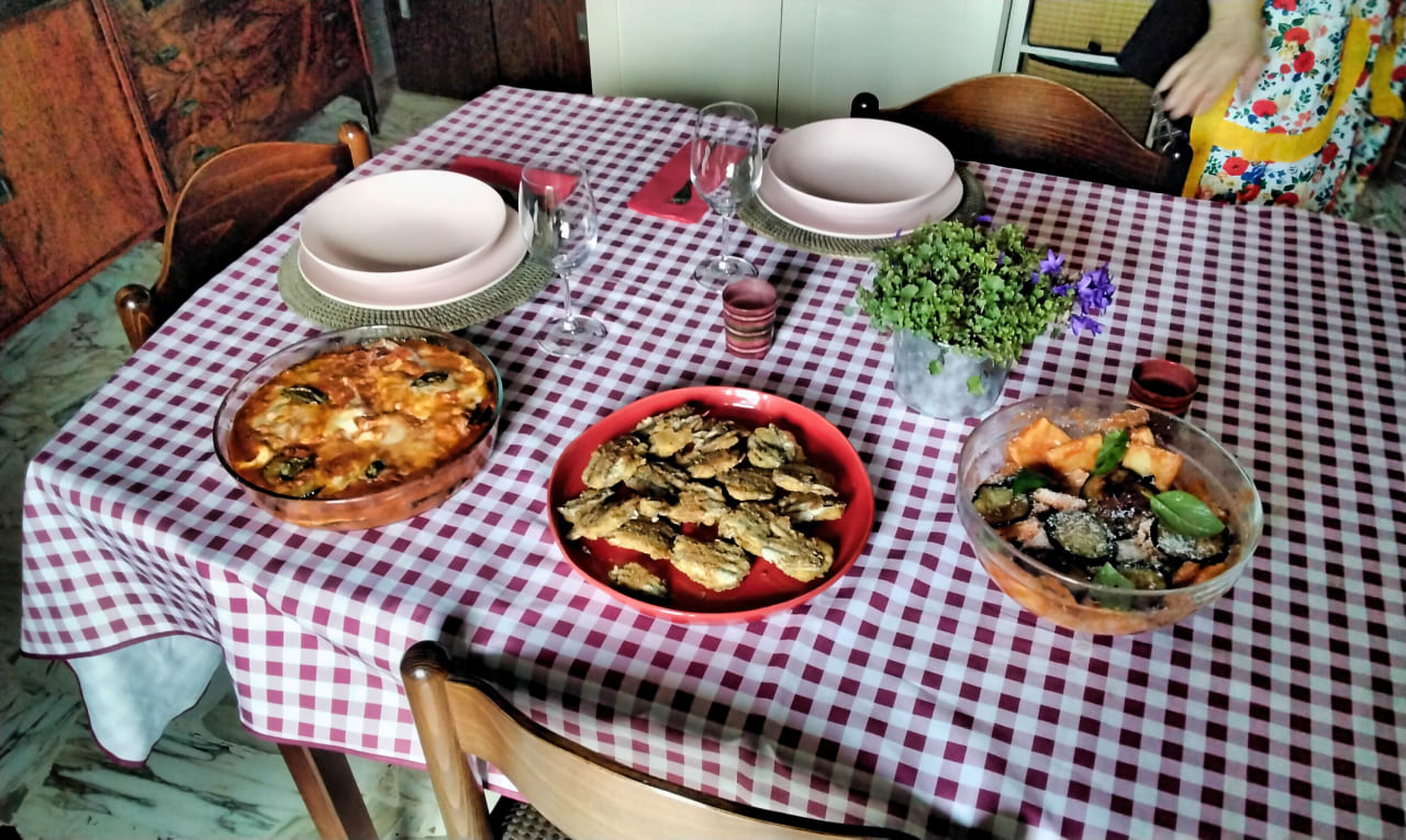 Lezione di cucina a casa di una famiglia siciliana a Catania