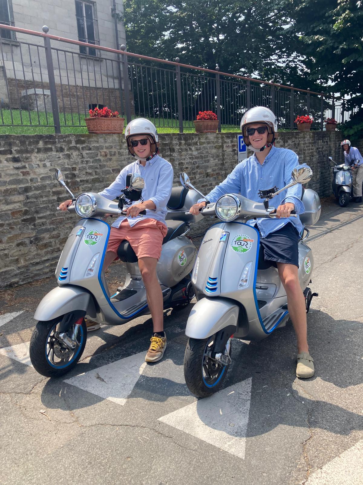 Tour in vespa tra Lago Maggiore e Lago d'Orta con degustazione