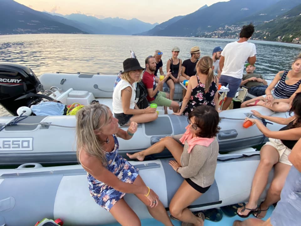 Apericena al tramonto in gommone sul Lago di Como