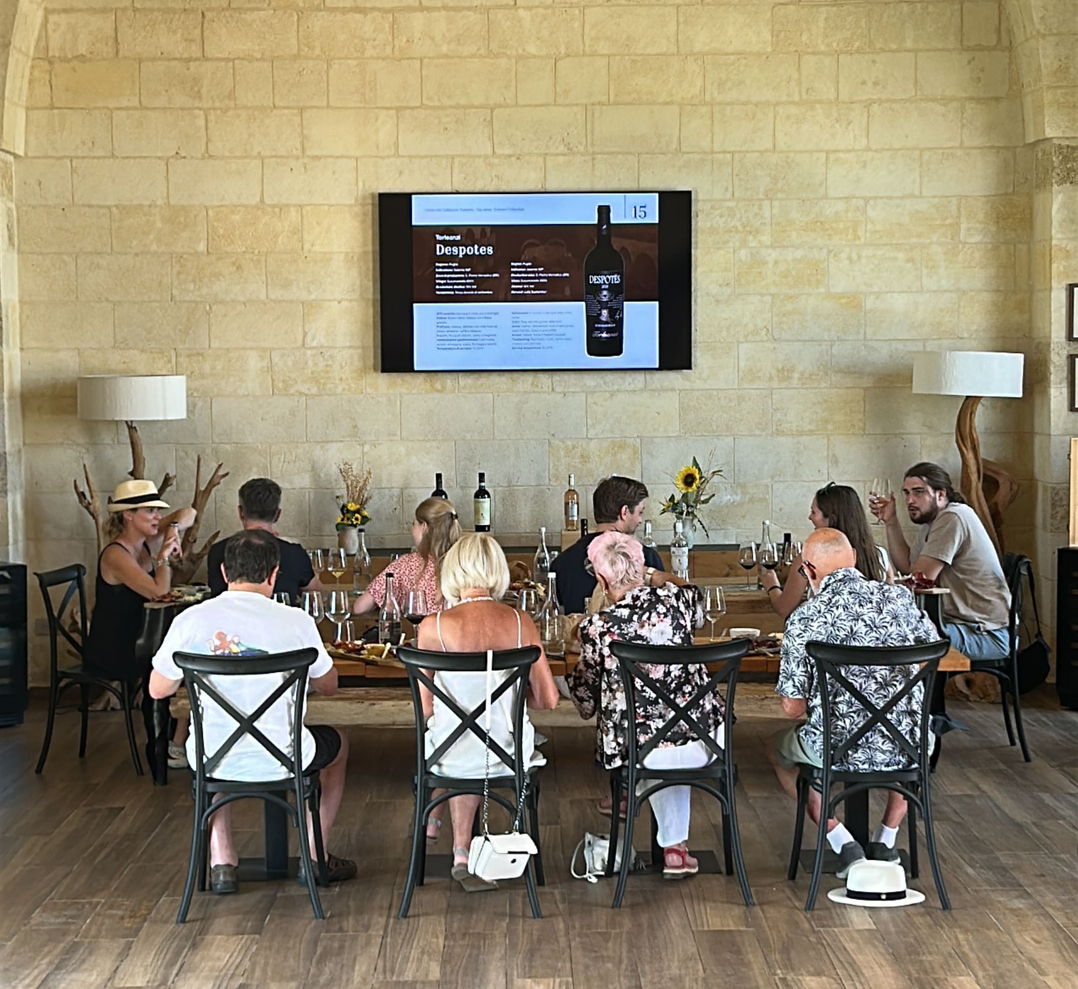 Degustazione di vini in Masseria nel Salento