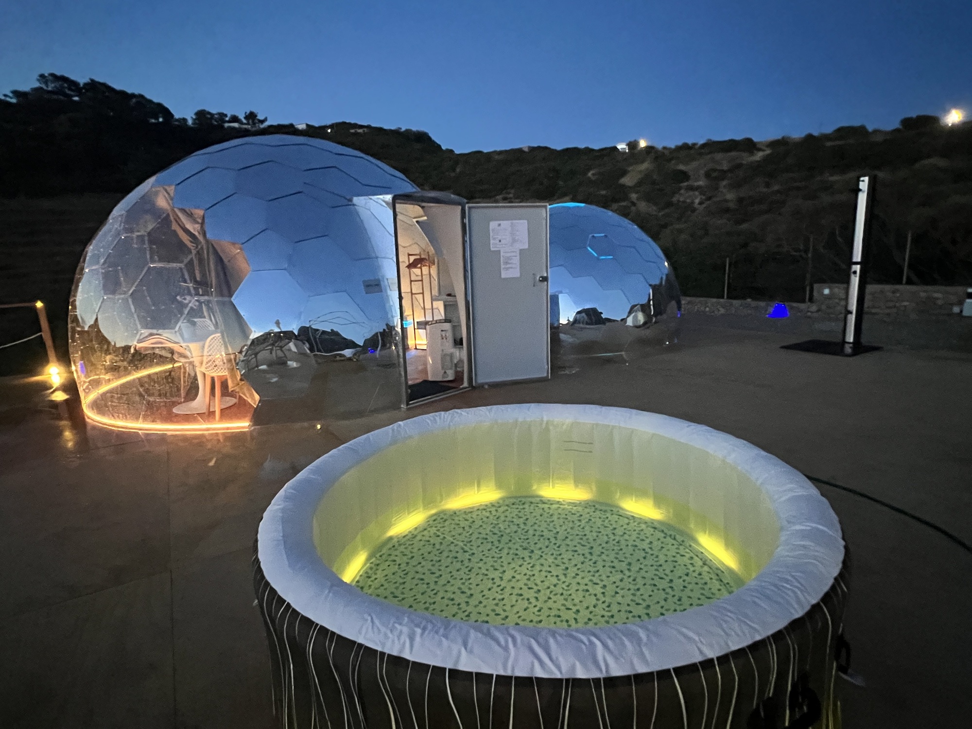 Soggiorno in Bubble Room vista mare a Ponza