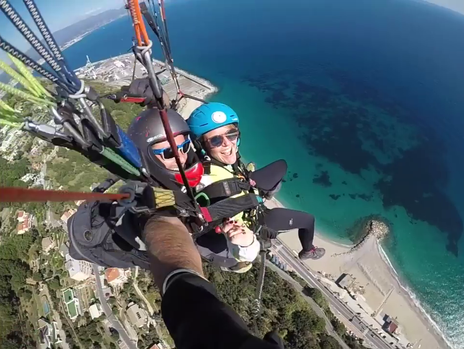 Volo in parapendio a Bergeggi in Liguria