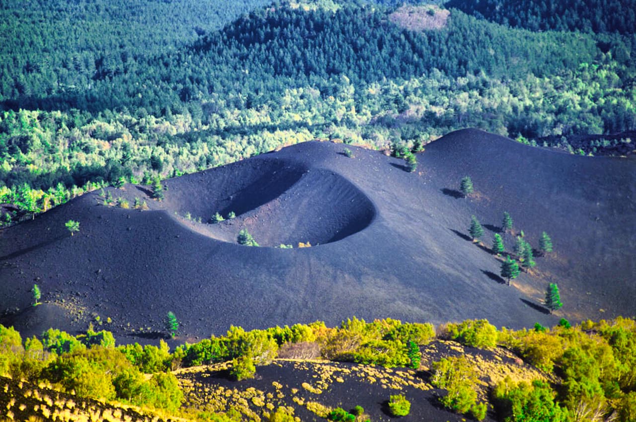 Tour dell'Etna con pranzo in un ristorante vista mare