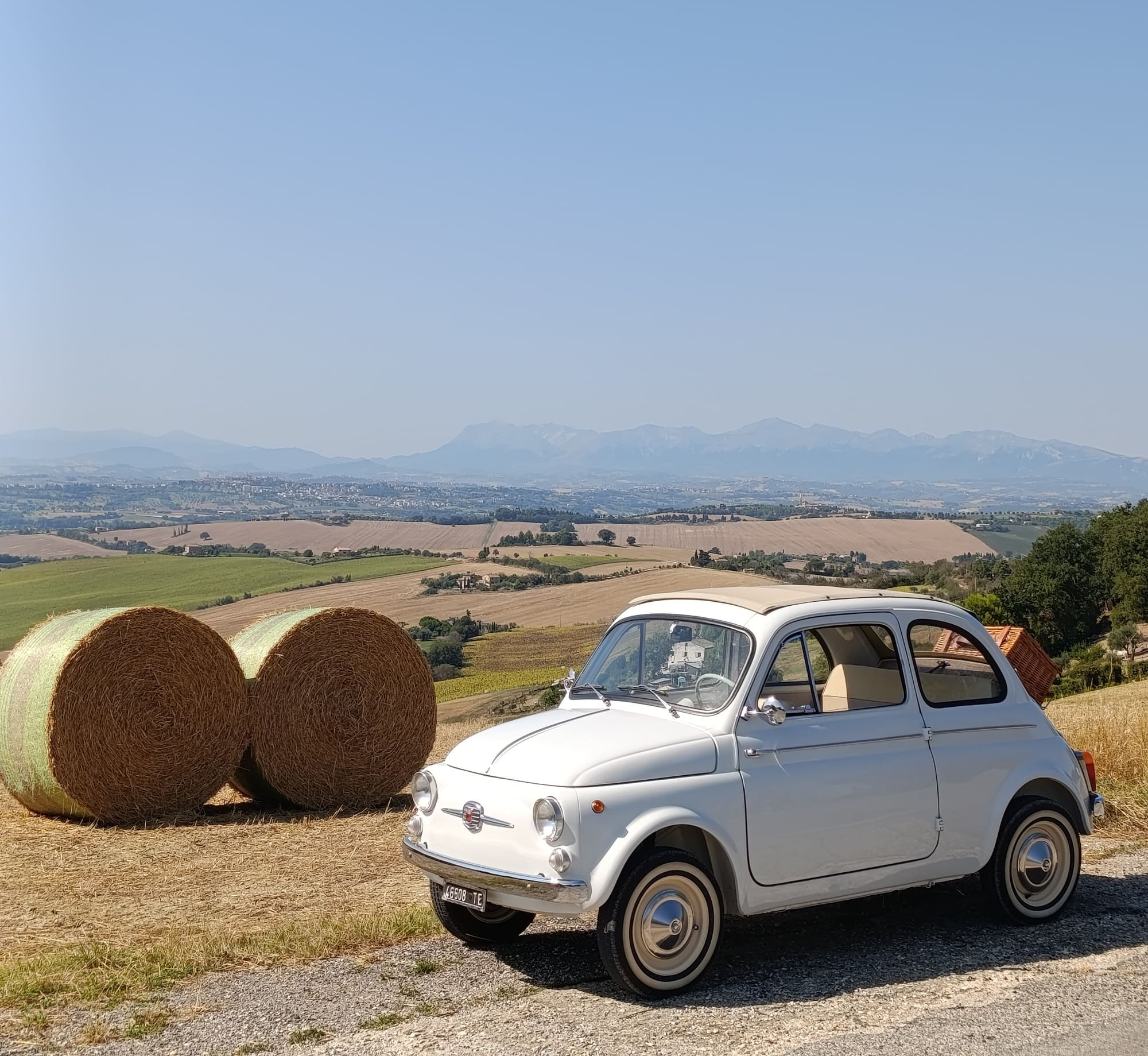 Tour in Fiat 500 tra i Borghi Bandiere Arancioni vicino Macerata