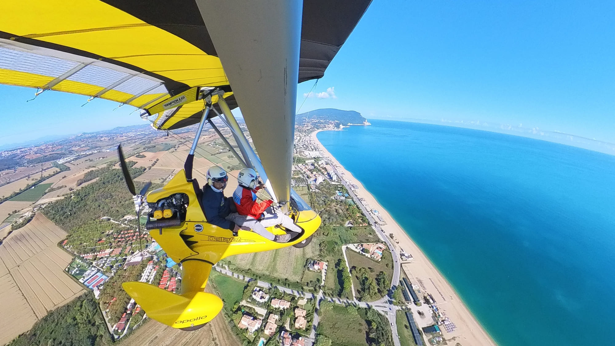 Deltaplano a motore sul Conero nelle Marche