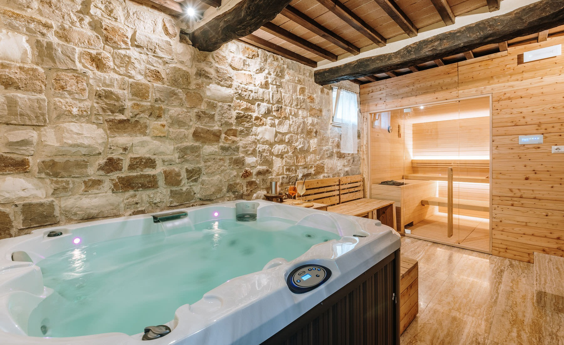 Day Spa e Degustazione di Vino nel Chianti vicino Siena
