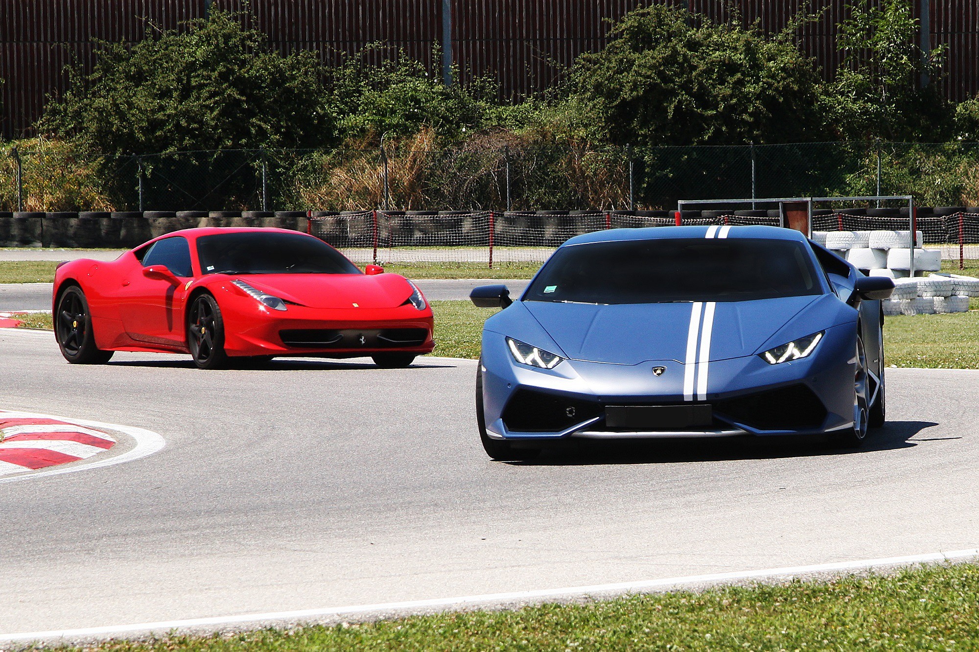 Giri in pista su Supercar a Ortona