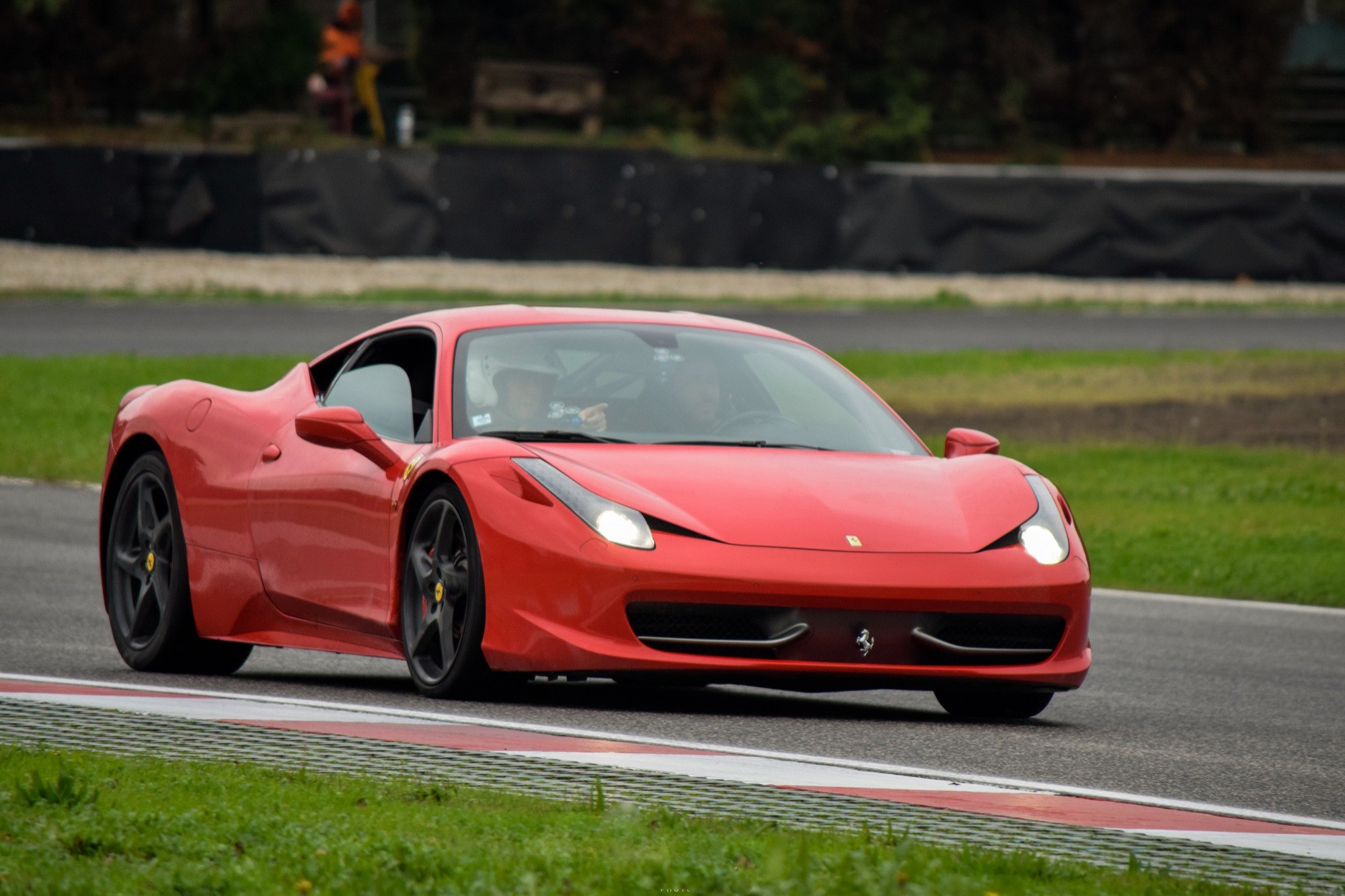 Giri in pista su Supercar a Pomposa