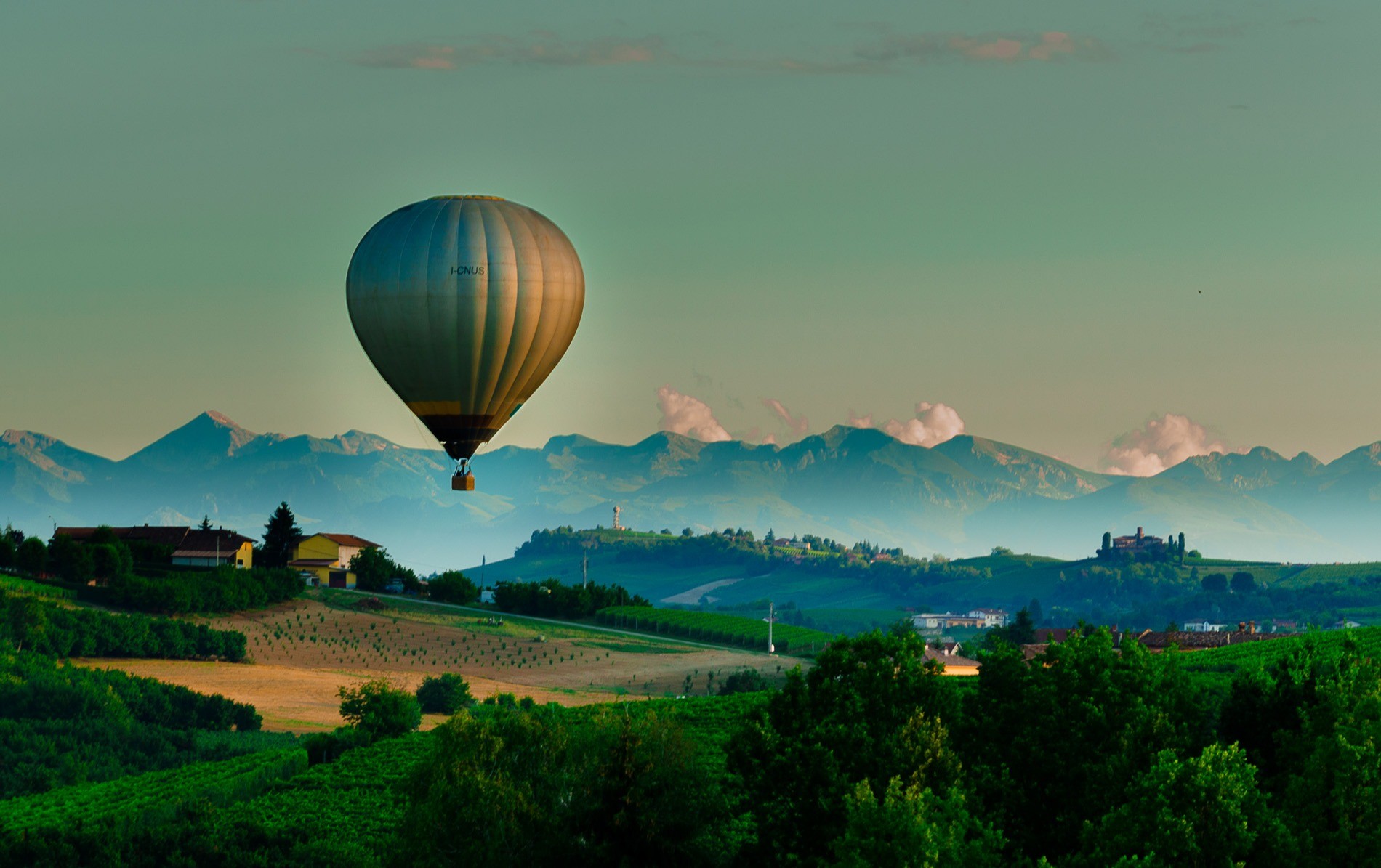 Giro in Mongolfiera nel Barolo
