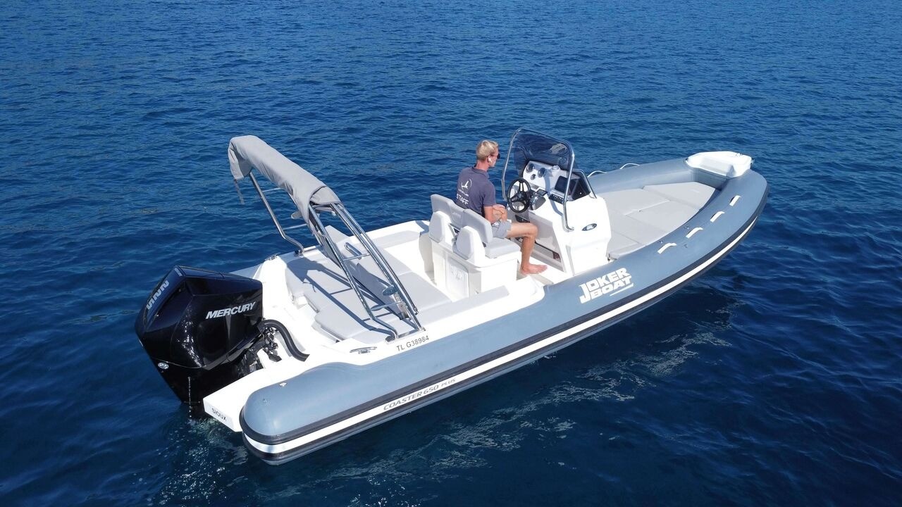 Noleggia un Gommone a Torre Vado in Salento