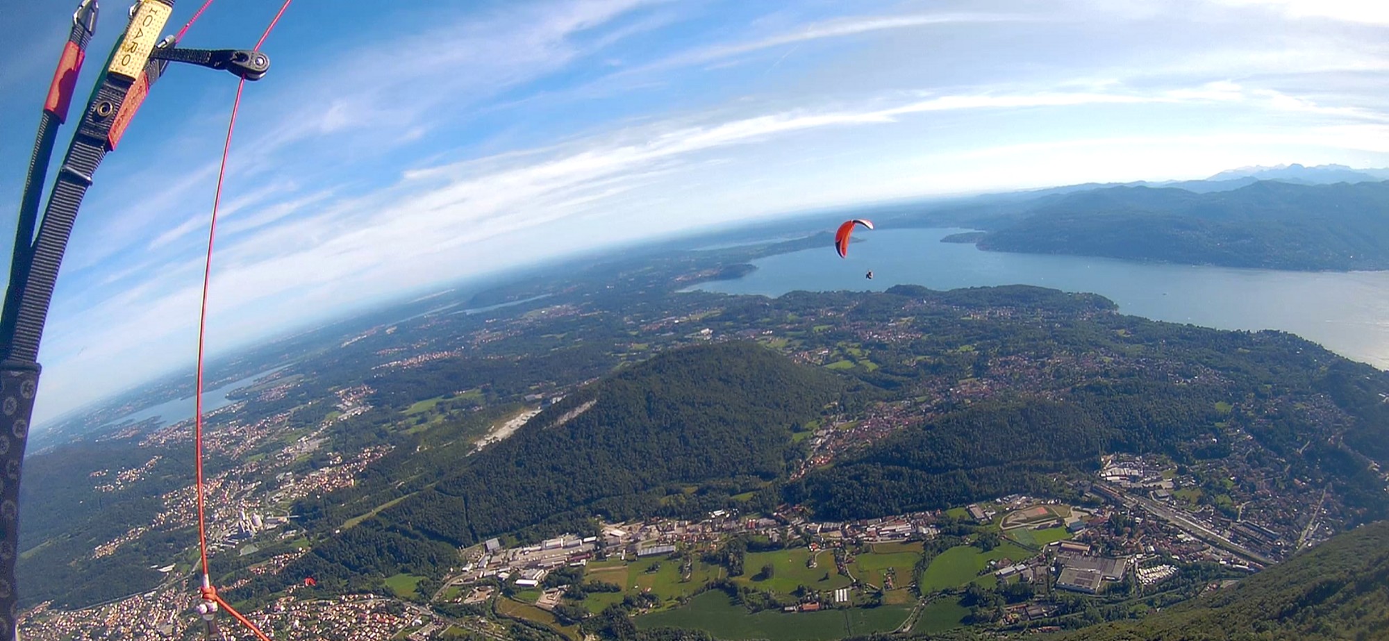 Parapendio sul Lago Maggiore a Laveno