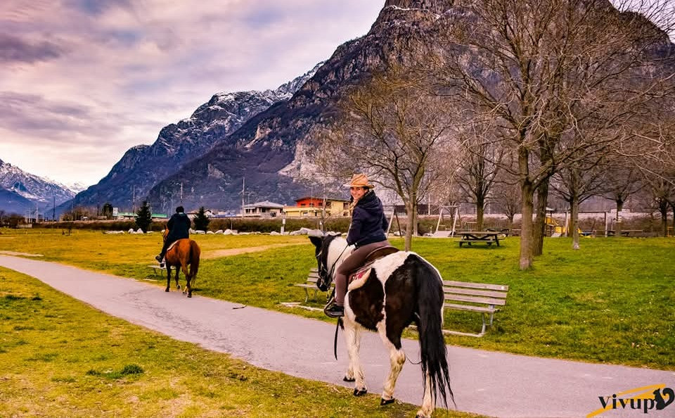Passeggiata a Cavallo privata di Coppia al Lago di Novate Mezzola